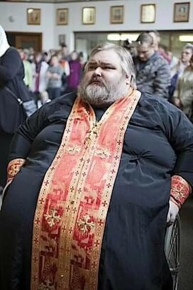 Три батюшки. Священник перекрещивает. Сергий старокадомский. Отец евгений шогенов. Протоиерей николай булгаков.