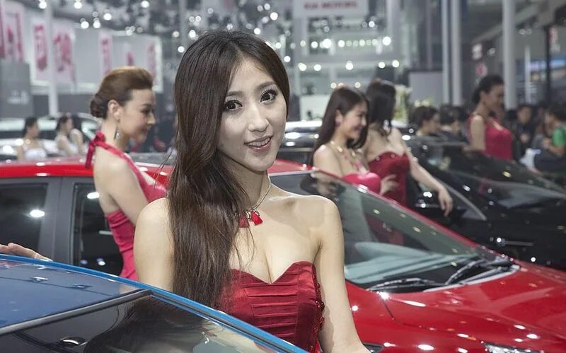 Обои взгляд, Девушки, Porsche, красивая девушка, белый авто, красивое платье на 