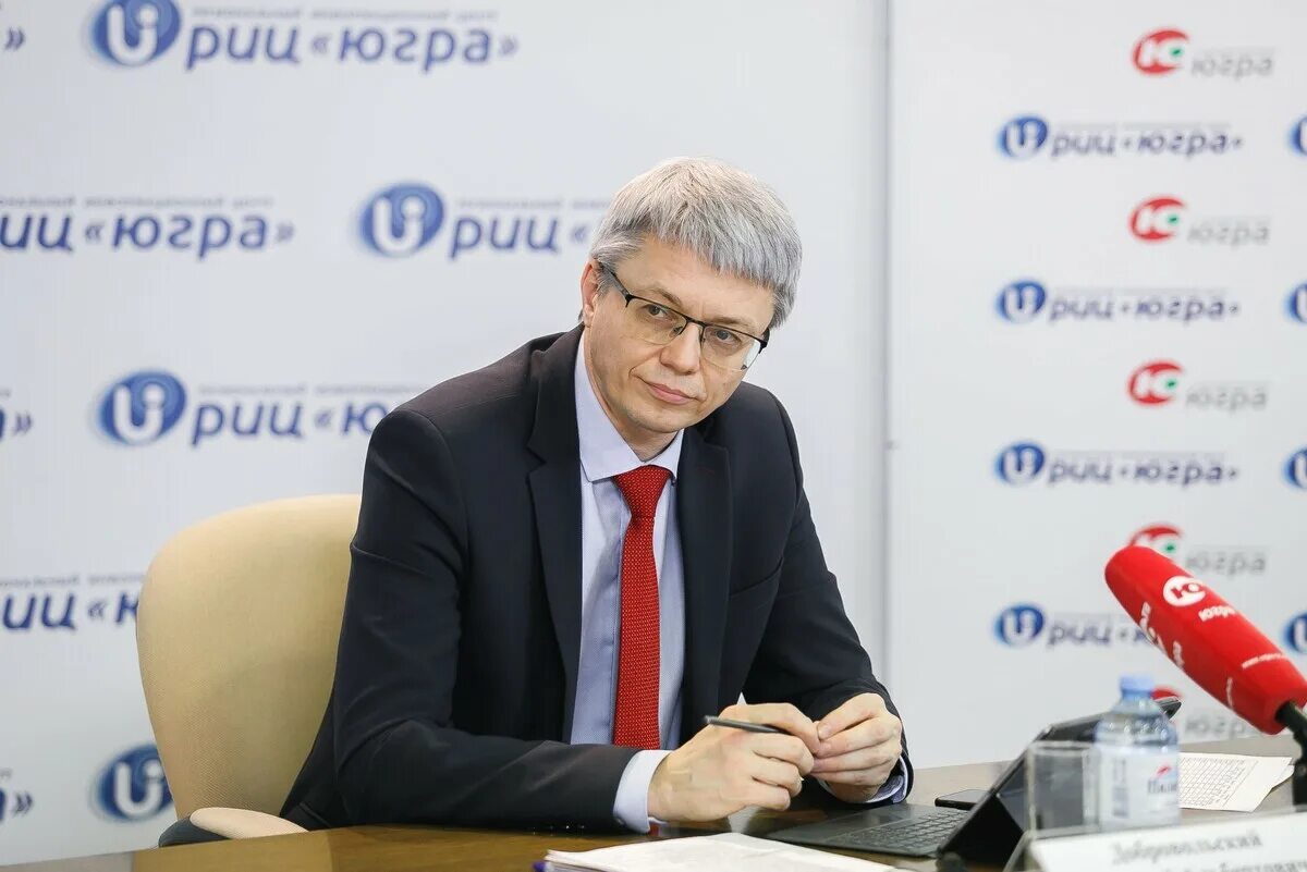 Директор югра. Добровольский директор здравоохранения югры. добровольский хмао департамент. добровольский хмао департамент здравоохранения.