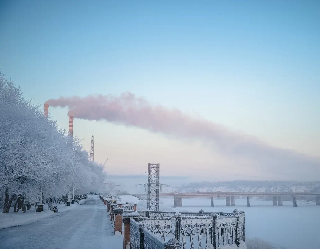 Г кемерово зимняя. Зимняя набережная Кемерово. Кузбасс зимой Кемерово. Кемерово зима парк Кузбасский. Кемерово зима Сибдепо.