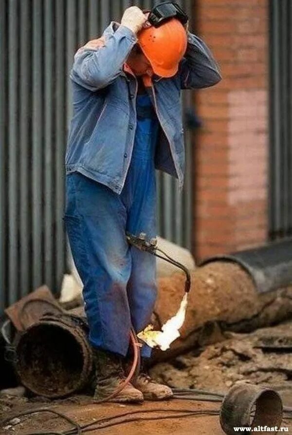 Нарушение правил охраны труда. Спуск в колодец охрана труда. Несчастные случаи на производстве. Требования охраны труда. Ответственность персонала за нарушение требований охраны труда.