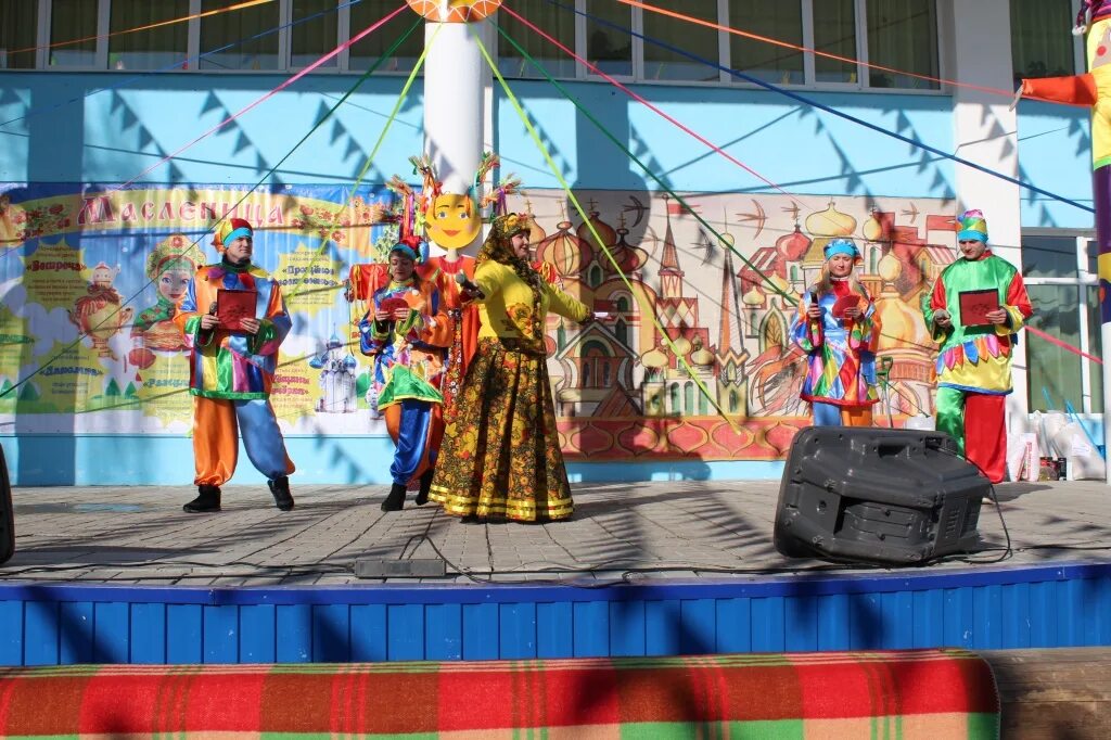 Праздник в ивантеевке. Масленица городской парк саратов. Масленица в азове. Масленица в ивантеевке. Фото праздника масленицы в георгиевске.