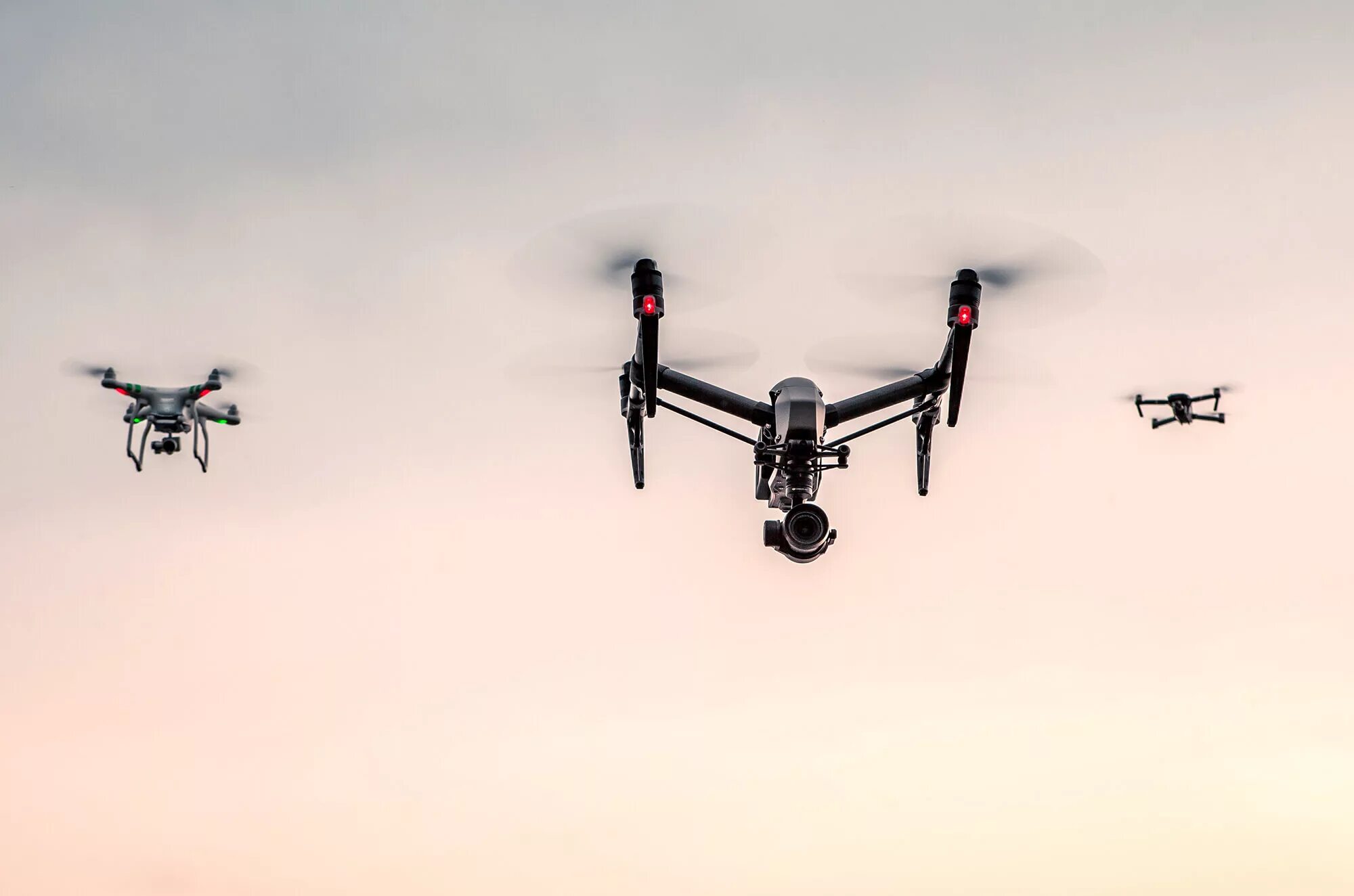Аватарка дрон. Дрон gopro. квадрокоптер зима. дроны с руками. дроны для новичков.