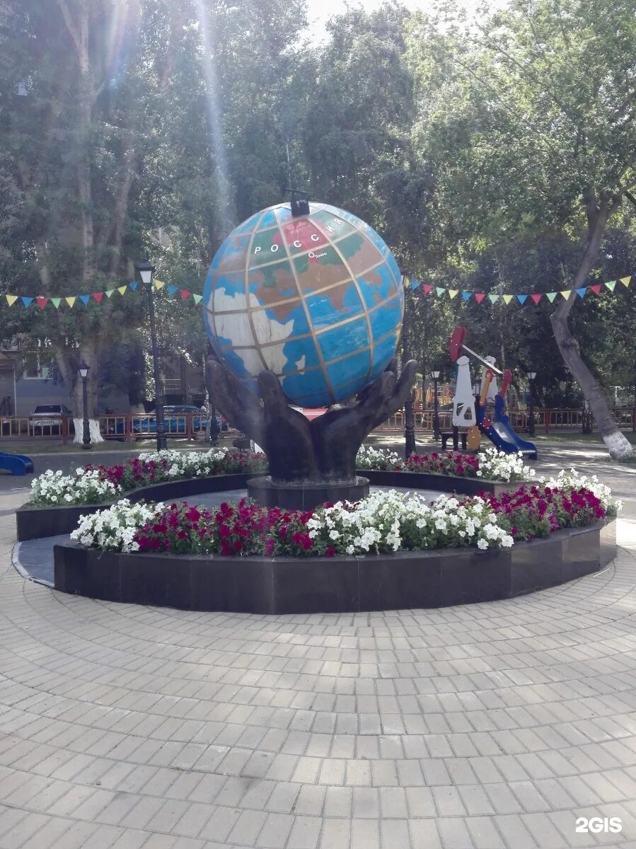 Скульптура Глобус Тюмень. Памятник Глобус в Тюмени. Тюмень на глобусе. Монумент «Глобус» Пенза.