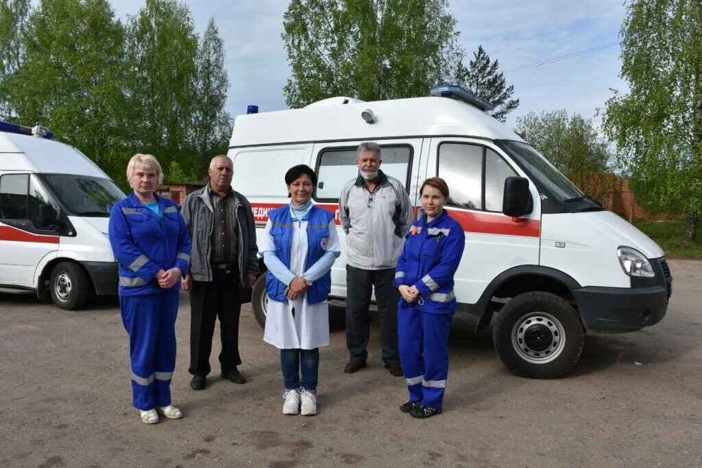 Центральная больница скорой помощи. Смоленск станция скорой помощи. Работники скорой. Работники скорой помощи. Фельдшер скорой помощи.