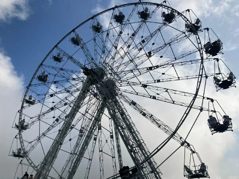 Плоскопараллельный резонатор. Количество оборотов колеса. Казань-шинторг, казань, улица академика губкина. Ускорение колеса. Колесо совершает.