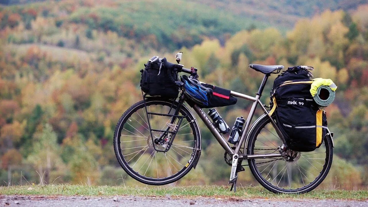 Bike traveling. Туристический велосипед. Путешествие на велосипеде. Велосипед для туризма. Путешественник на велосипеде.