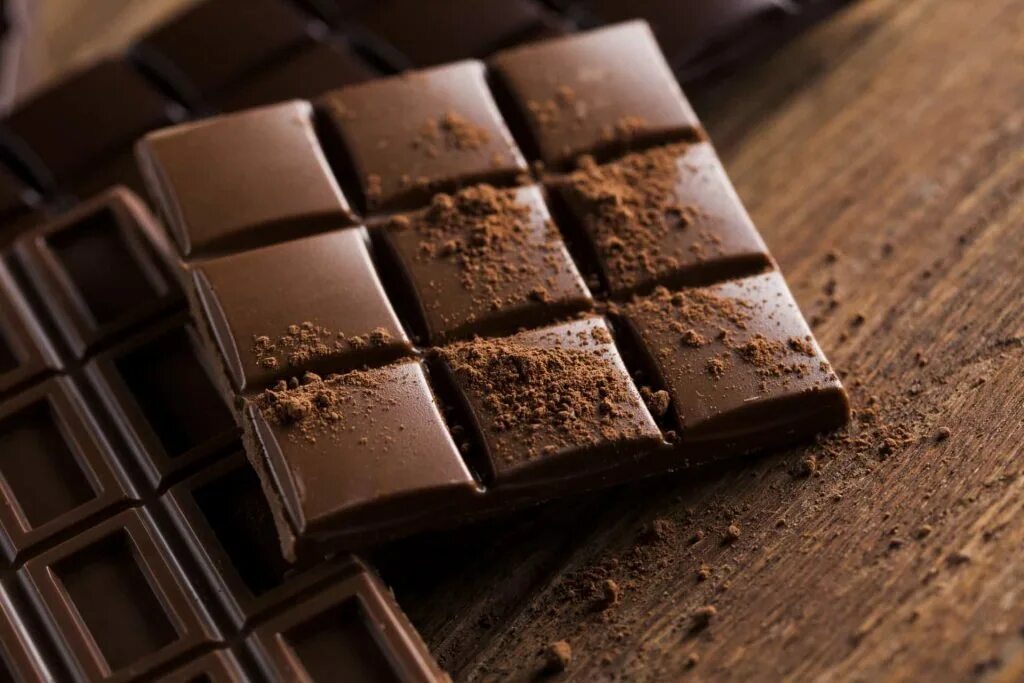 Шоколад. Шоколад Горький. Красивый шоколад. Плитка шоколада.