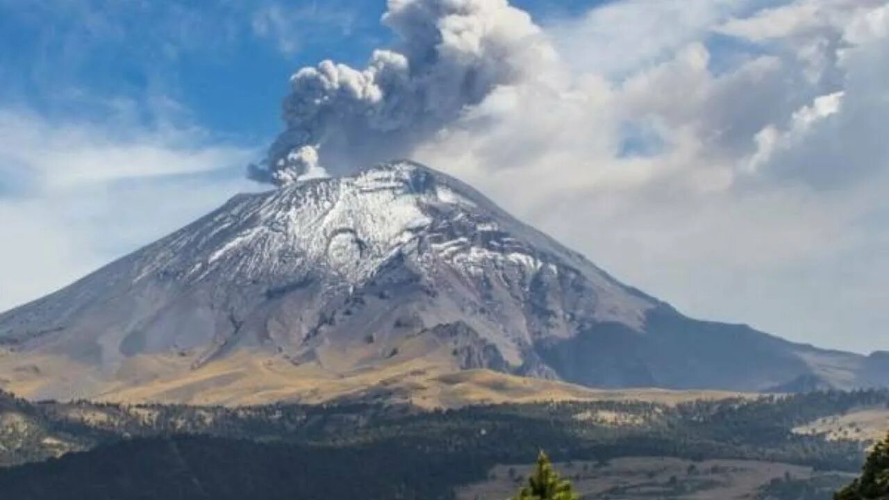Наивысший вулкан северной америки. Вулканы Попокатепетль и Истаксиуатль. Вулкан Орисаба извержение. Гора Истаксиуатль в Мексике. Вулкан Орисаба вершина.