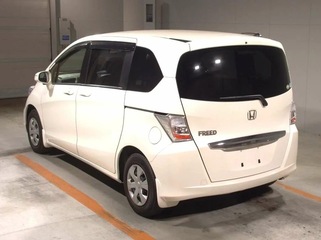 Honda freed 2012. Японские аукционы автомобилей. Компактная Хонда из Японии. Honda freed 2010 год вид спереди. Машины с японии каталог