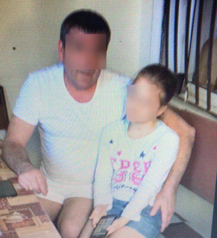 Насилие отчимом падчерицу