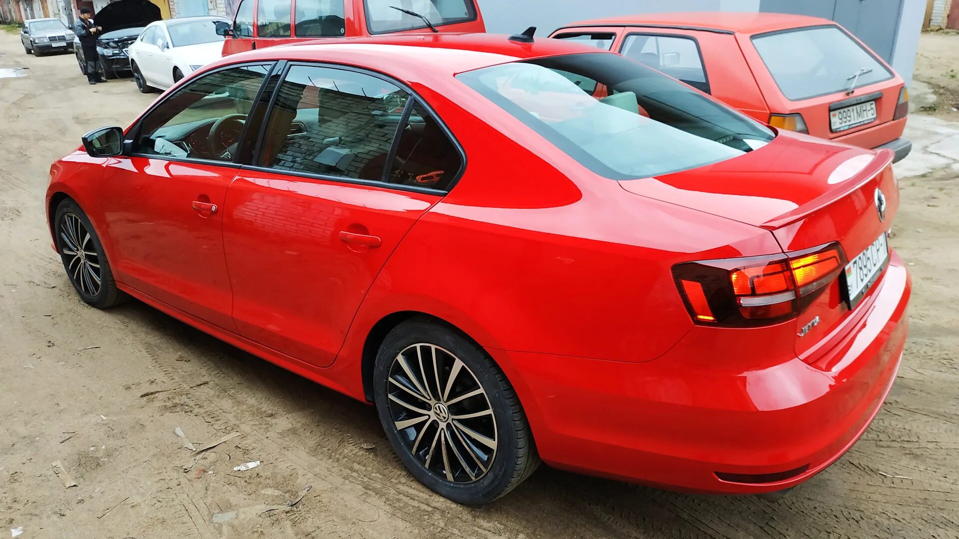Vw jetta gli. Фольксваген джетта красная. Фольксваген джетта 6 красная. Фольксваген джетта 6 красная. Фольксваген джетта красная.