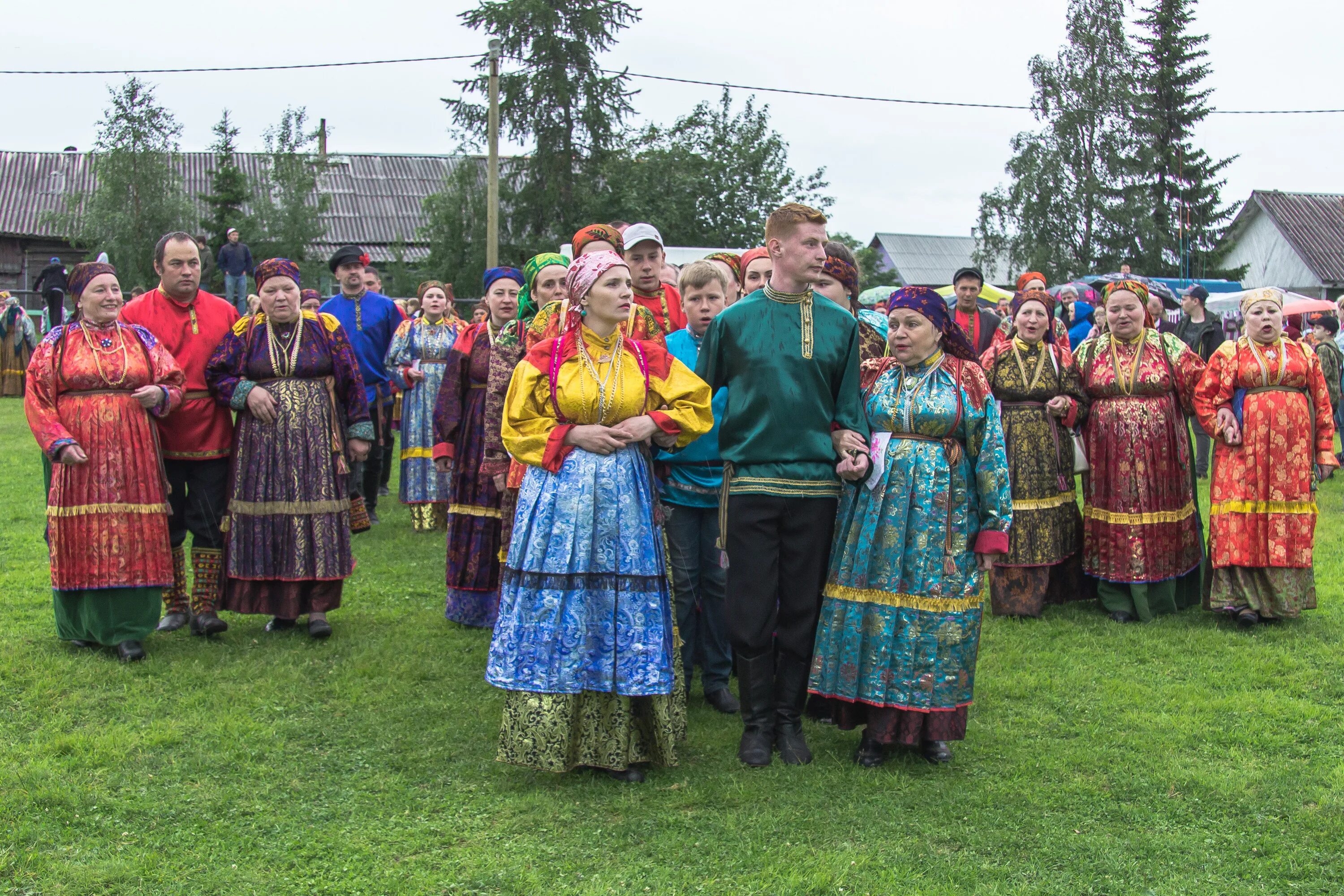 Погода в усть цилемском на неделю. Праздник Коми Усть Цилемская горка. Село Усть-Цильма Республика Коми. Красная горка Усть-Цильма. Горка Усть-Цильма хоровод.