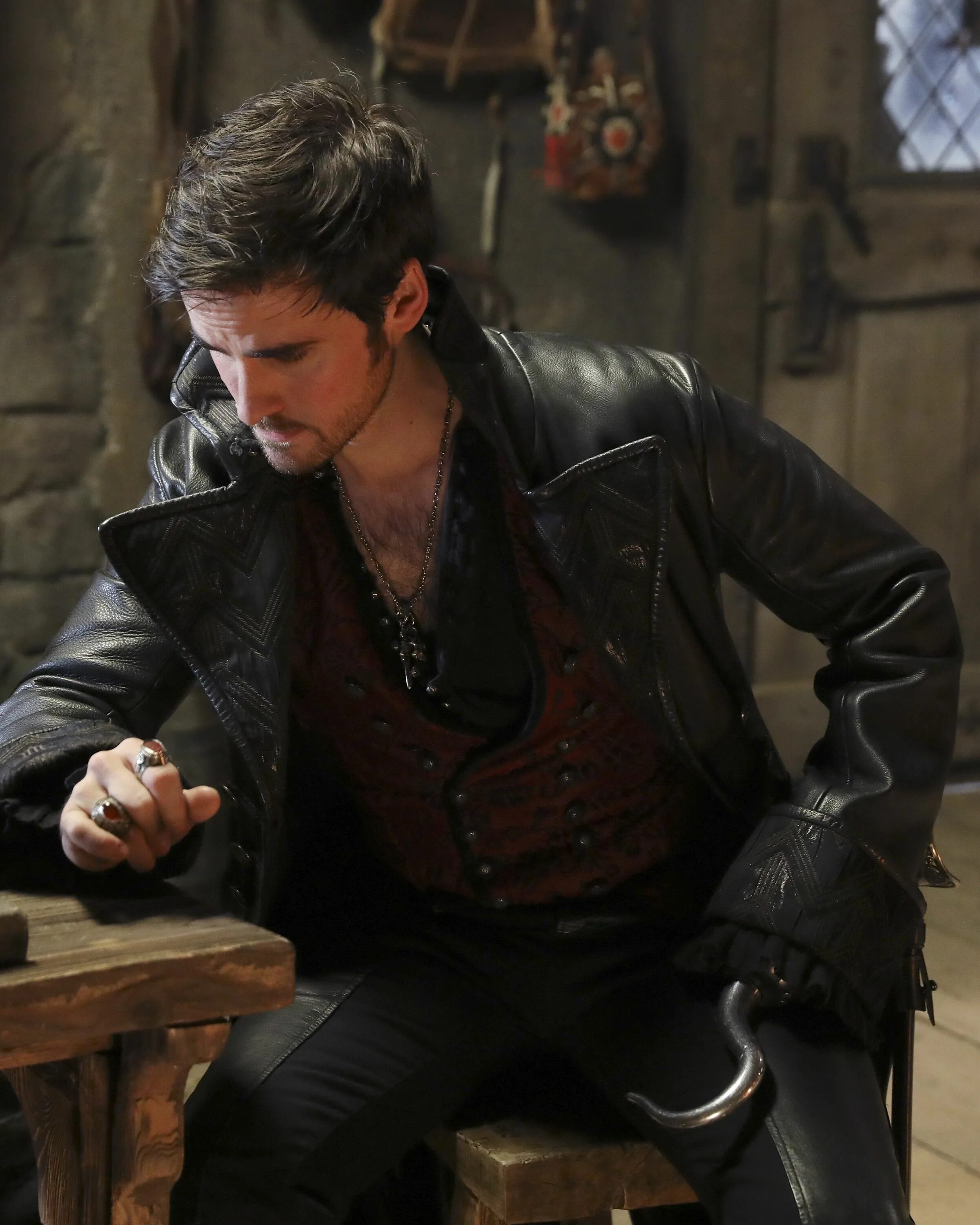 Капитан крюк киллиан джонс. Капитан крюк однажды в сказке. Колин о донохью киллиан джонс. Киллиан джонс. Киллиан джонс.