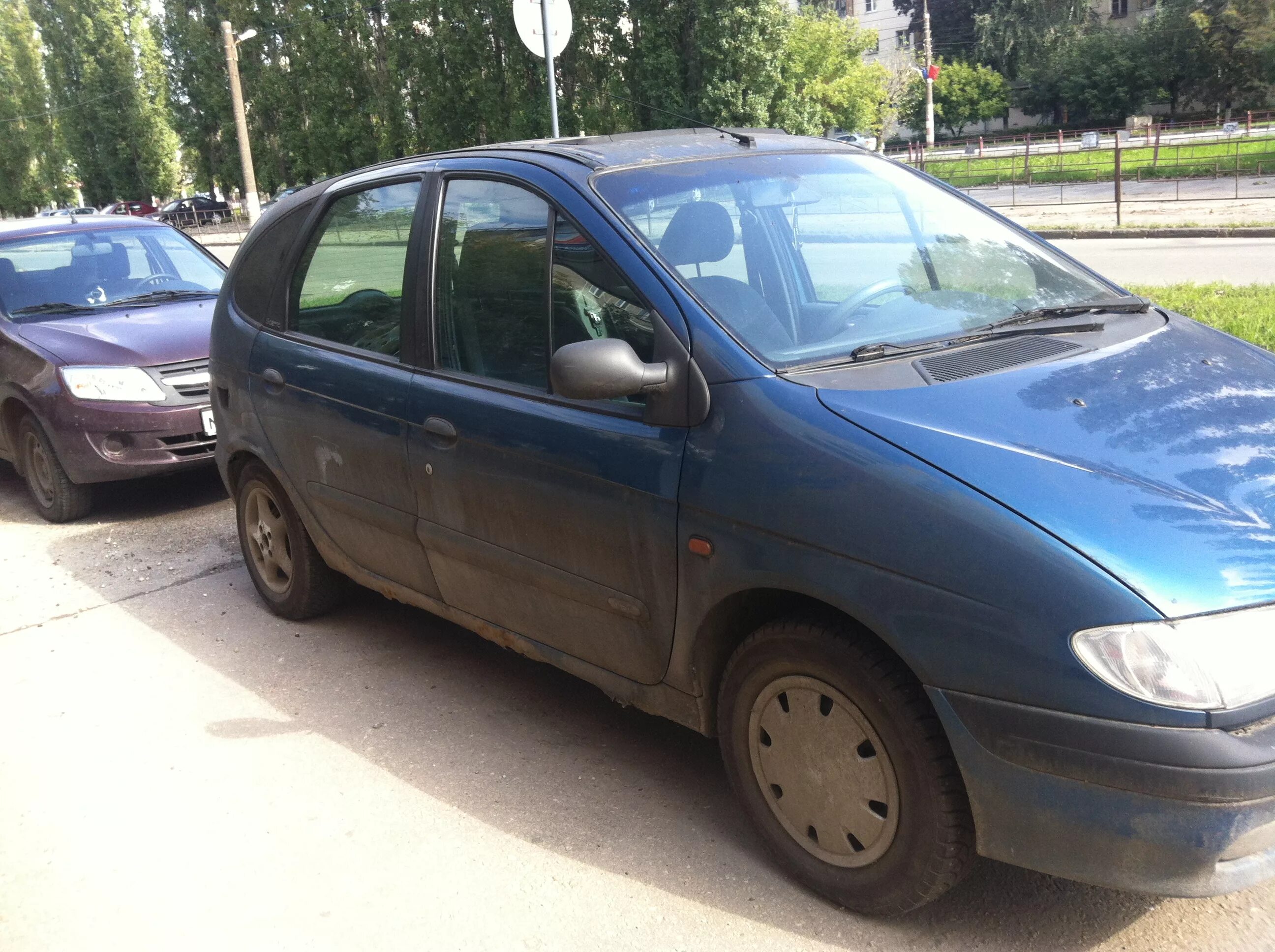 Renault scenic 1.6. Сценик 1. Рено Сценик 1. Renault Scenic 1995. Рено Сценик 1 зеленый.