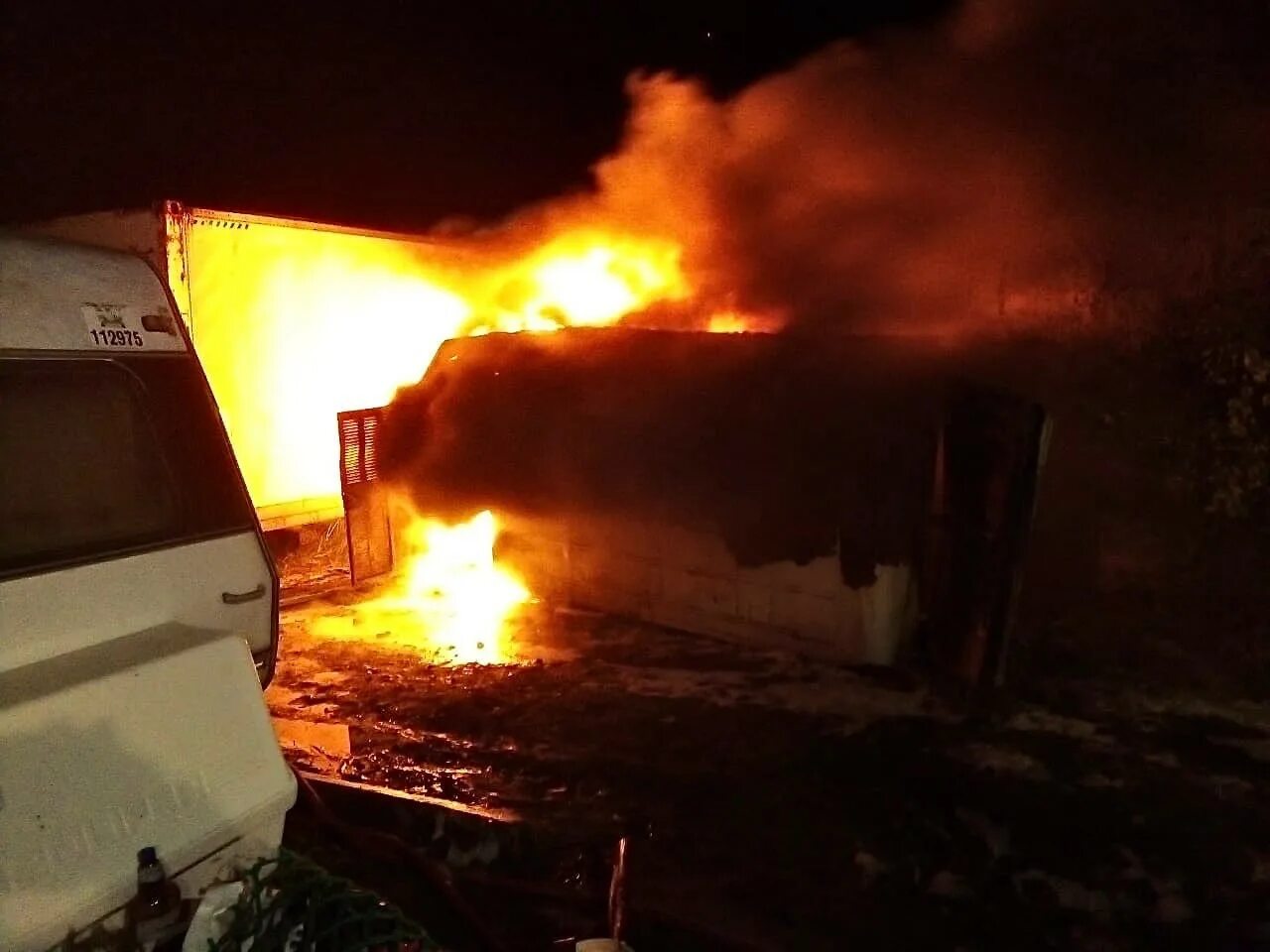Сильный пожар. Пожар 20 сентября. Посёлок машинистов сызрань. Пожар 20 сентября. Пожар ночью.