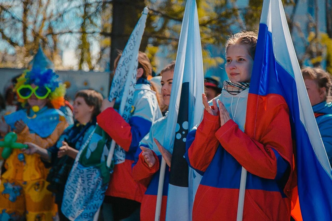 Мир молодых в россии. Молодежь России. День молодёжи (Россия). День молодежи фото. День молодёжи (Россия) фото.