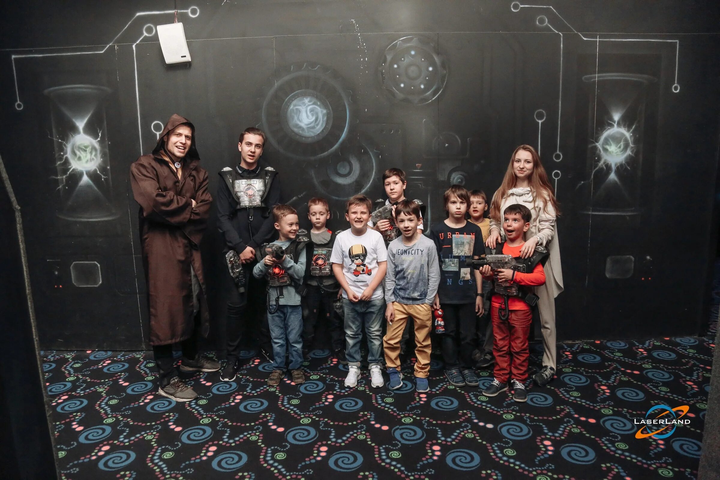ЛАЗЕРЛЭНД В Гагаринском. ТРЦ Гагаринский лазертаг. Laserland Казань, Казань. Лазертаг в Москве в Laserland
