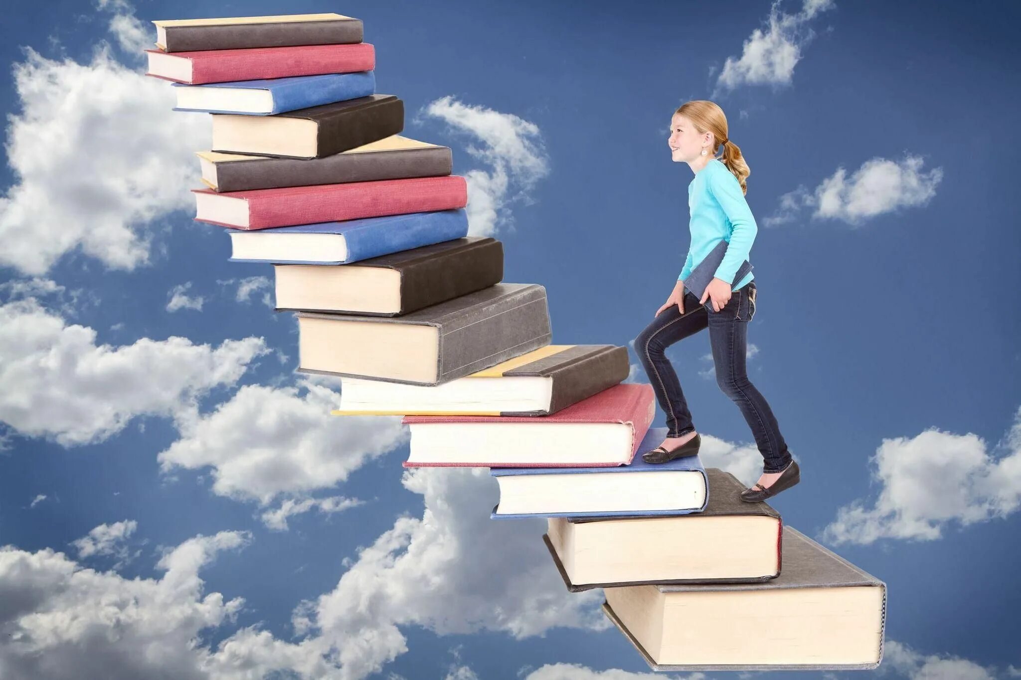 Чтение расширяет кругозор. Лестница из книг с человеком. Лестница знаний. Стремление человека к знаниям. Ступеньки к знаниям.