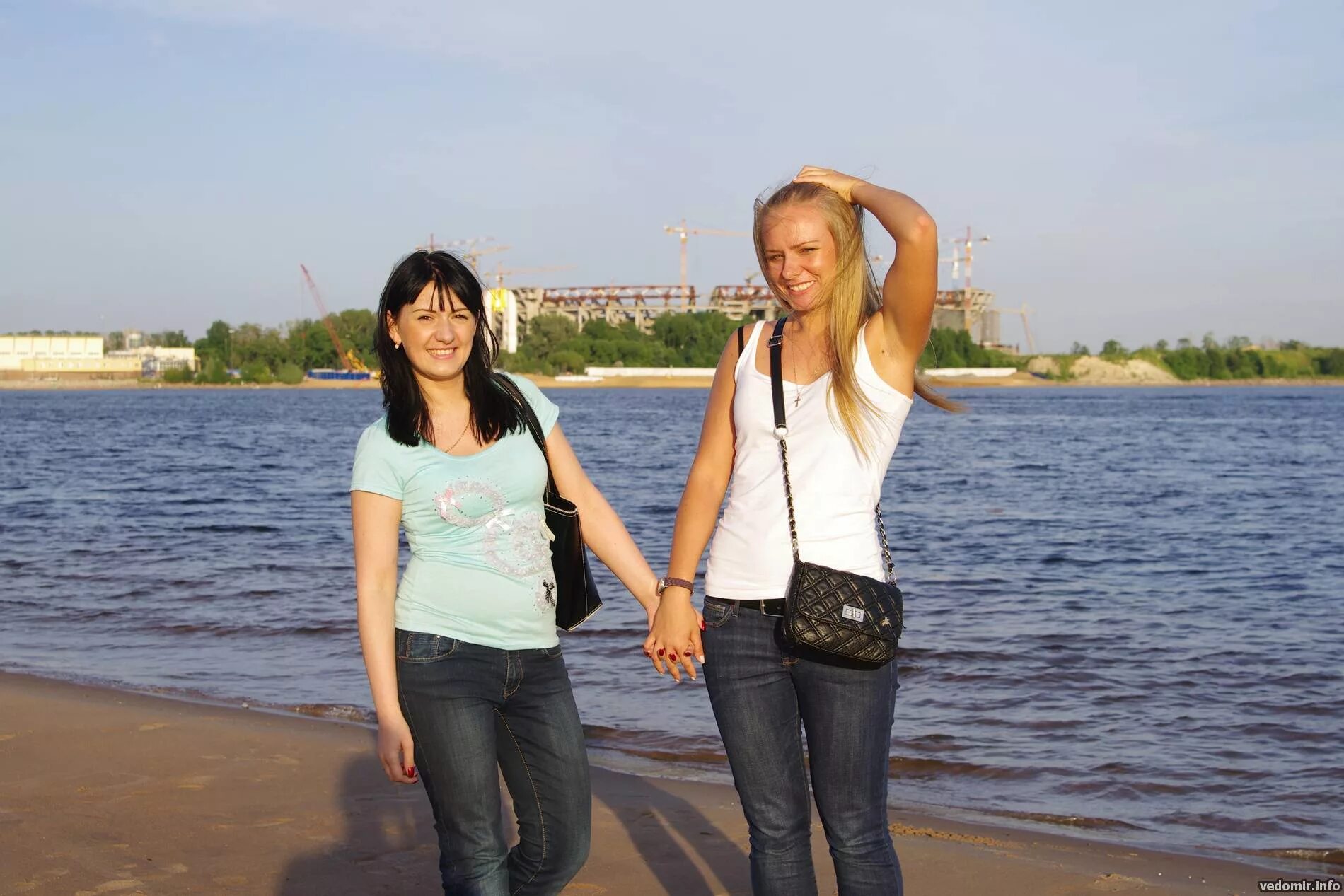 Девочка из санкт петербурга. Катер на неве. Красивые девушки санкт-петербурга. Женщины из санкт петербурга. Девушки из питера.