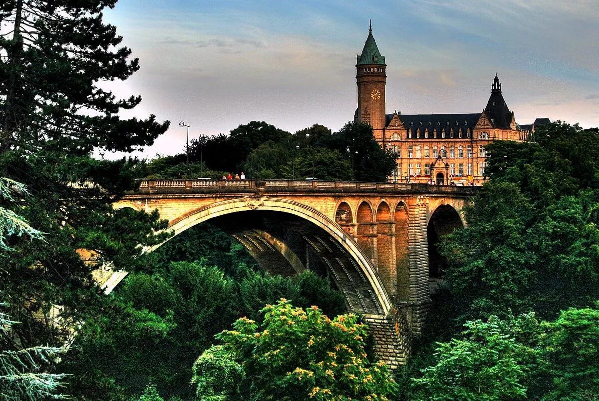 Люксембург 2023. Достопримечательности Люксембурга мост Адольфа. Масто Дольфа Люксембург.. Герцогство Люксембург столица. Великое герцогство Люксембург.