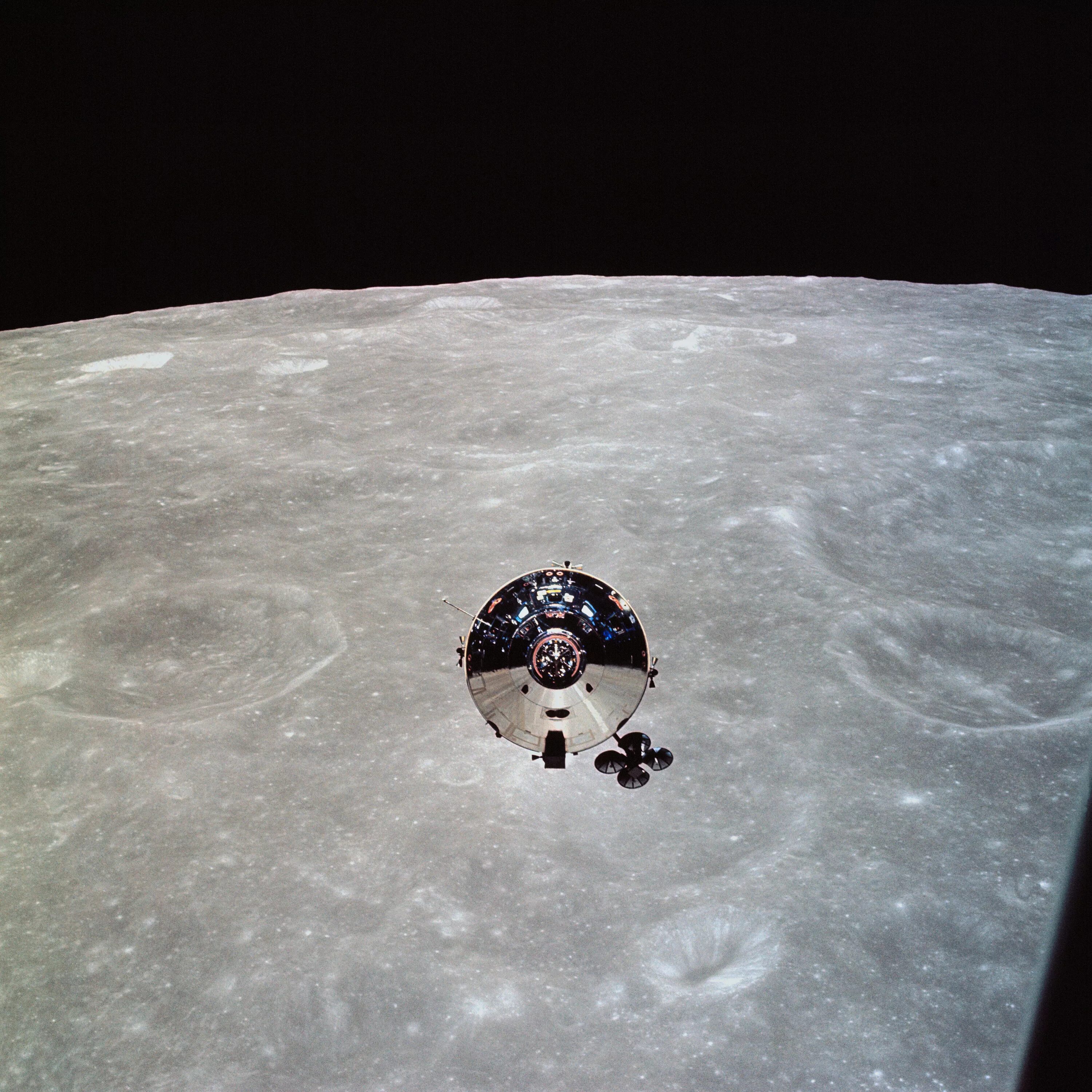 Lunar 10. Аполлон 10. Аполлон 10 NASA. Аполлон 10 на Луне. Apollo 10 Command Module.