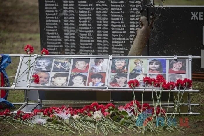 Памятник погибшим на Донбассе. Мемориал погибшим детям Донбасса. Кладбище погибших детей Донбасса.