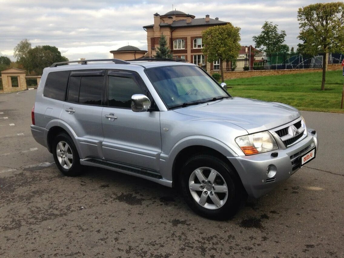 Купить мицубиси паджеро бензин. Mitsubishi Pajero 2006. Mitsubishi Pajero 3 2006. Митсубиси Паджеро 2006 года. Mitsubishi Pajero 3.5 2006.