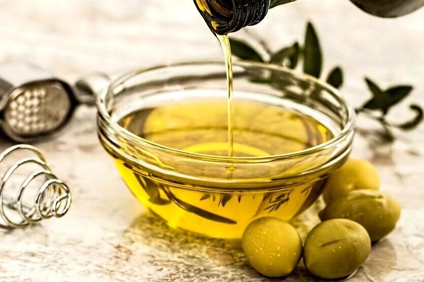 Оливковое масло. Масло оливы. Маска для волос олива. Маска для волос из оливкового масла. Оливковое масло нерафинированное польза
