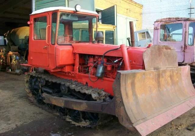 Продажные трактора по дагестану т 170. Бульдозеры дт 75 бу. Бульдозер вгтз дт-75м. Дт-75 бульдозер. Ротор на базе дт75.