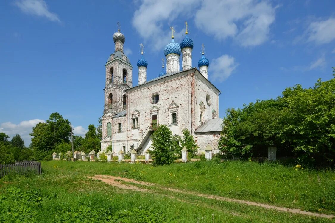 Церкви ростовского района ярославской области. Казанский храм Скнятиново. Скнятиново Ростовский район храм. Храм Казанской иконы Божией матери в с. Скнятиново. Храм села Скнятиново Ярославская область.