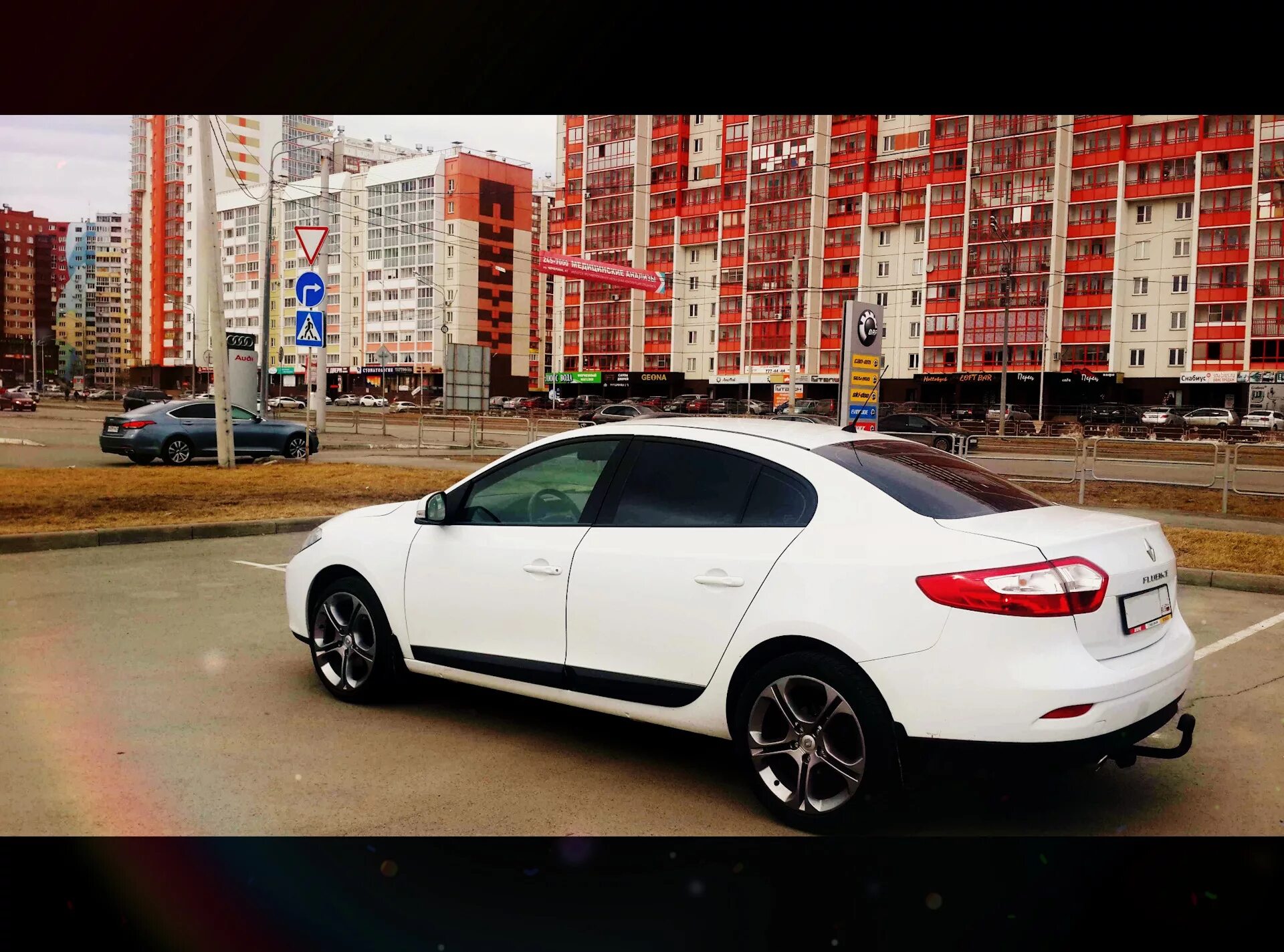 Renault Fluence r18. Renault Fluence r17. Renault Fluence 18 диски. Renault Fluence диски r18. Renault fluence на дисках