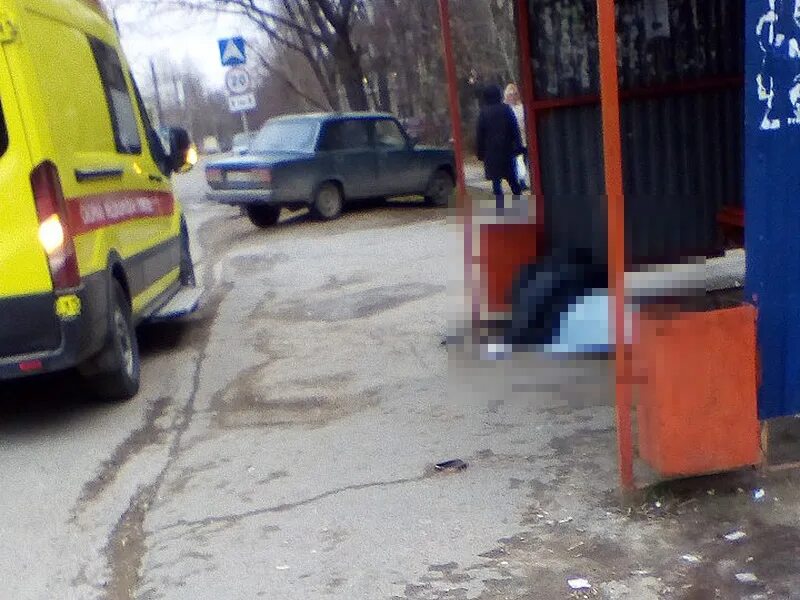 Подслушано пермь кислотных дачах. Остановка кислотные дачи пермь. остановка больница пермь кислотные дачи. авария на остановке в перми.