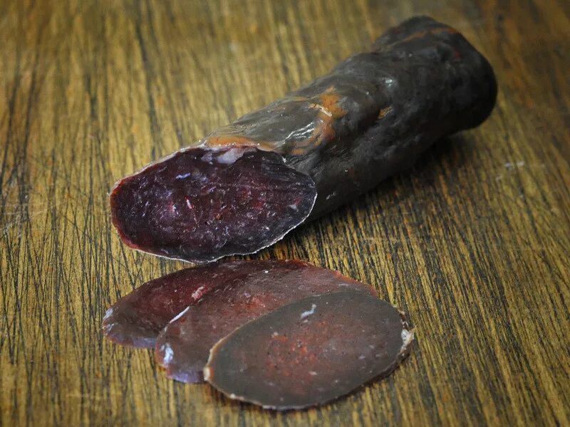 Казы жир. Татарская колбаса махан. Конская колбаса татарская казылык. Башкирская конская колбаса казылык. Сухая конская колбаса.