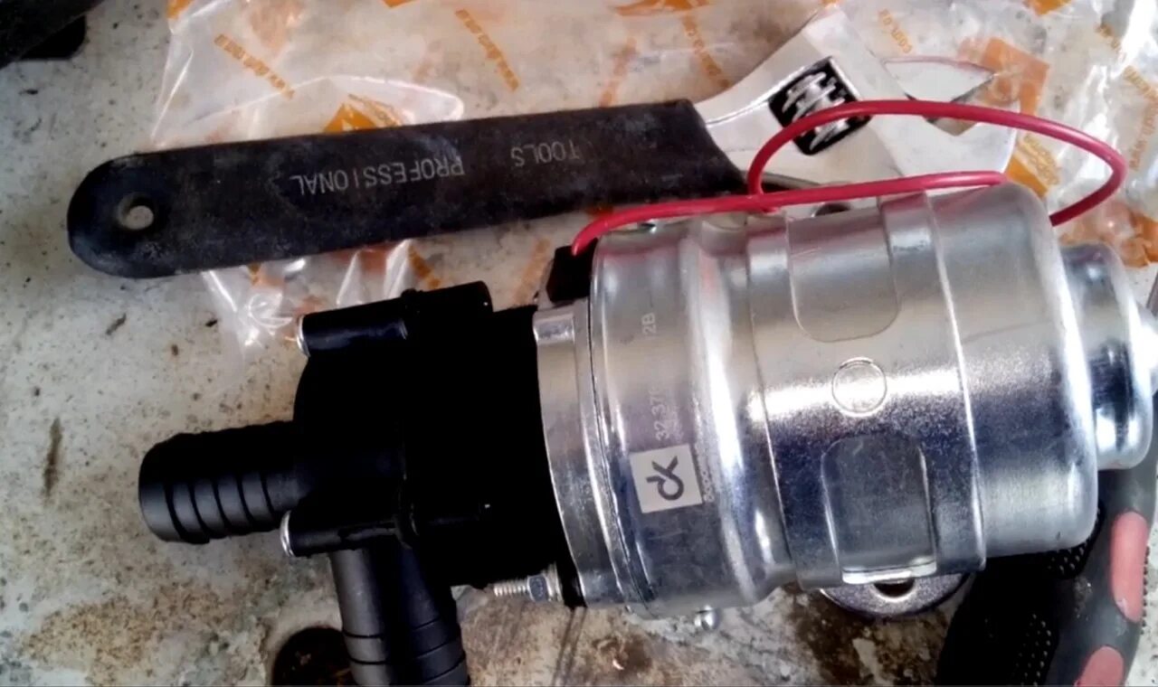 Циркуляционный насос уаз 12 вольт. Циркуляционный насос 12 вольт для системы отопления. Электрическая помпа на 1zr. Насос отопителя дополнительный уаз,газ (d=18), 003200378000001. Циркуляционный насос отопителя кзаэ 32.