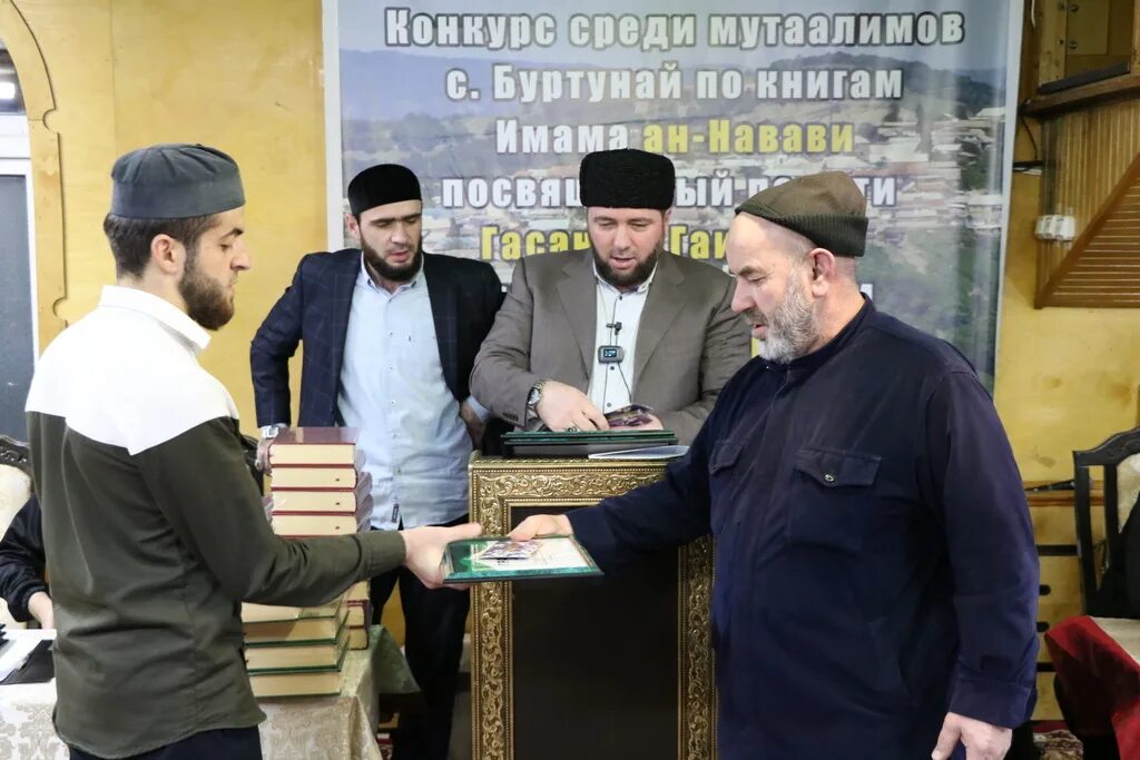 Имам ан. Центральная мечеть. имам мечети безенги. центральная мечеть имама шамиля. буртунай.