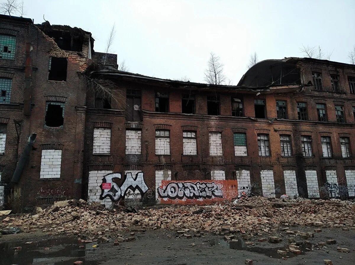 В питере упал дом