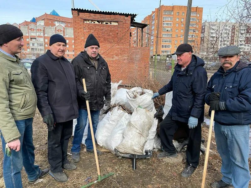 Шестистам работникам. Активисты территории.