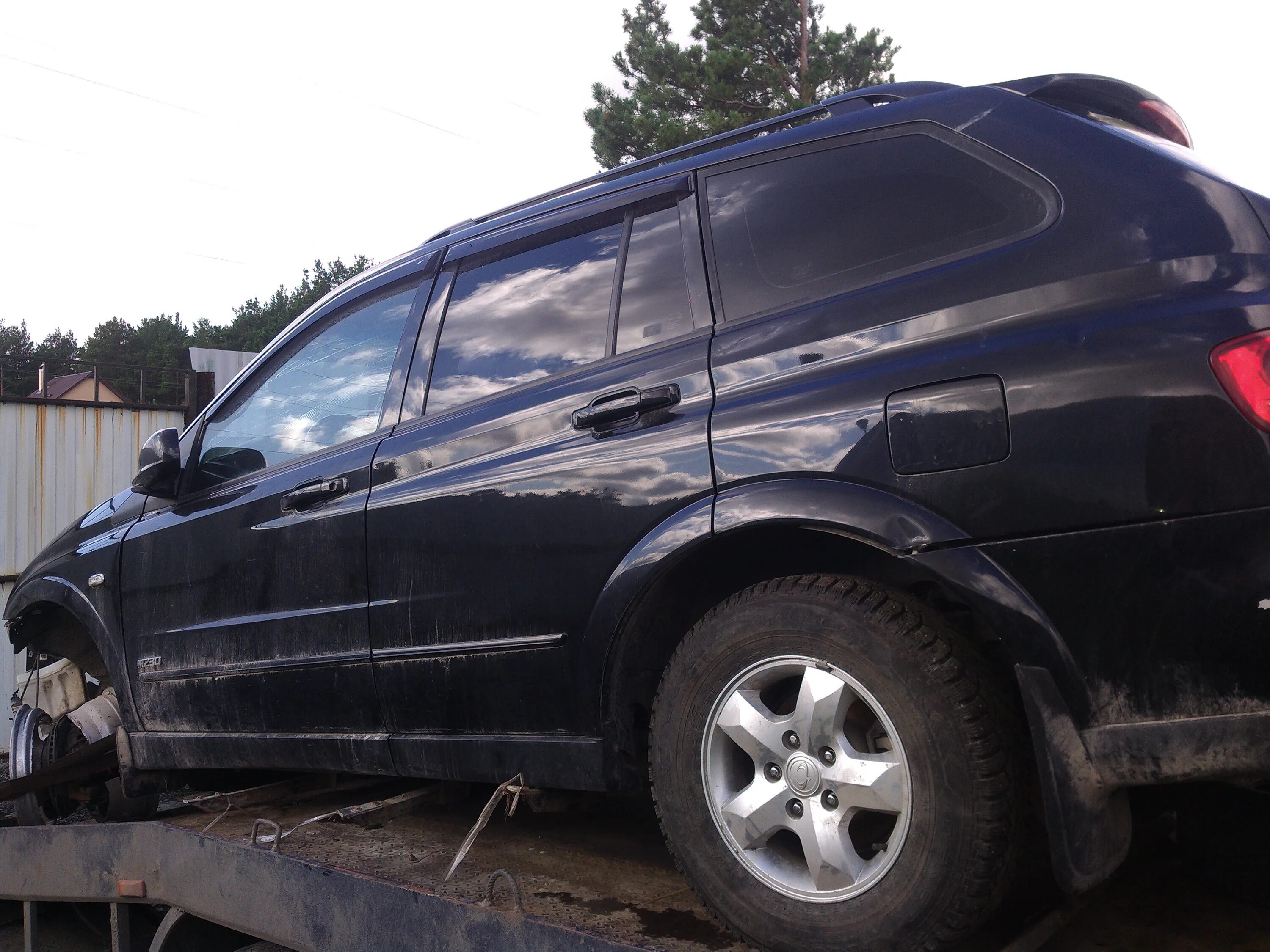 Ssangyong kyron 265 75 16. кайрон на черных дисках фото. разбор санг енг кайрон. авторазборка кайрон. Ssangyong kyron m.