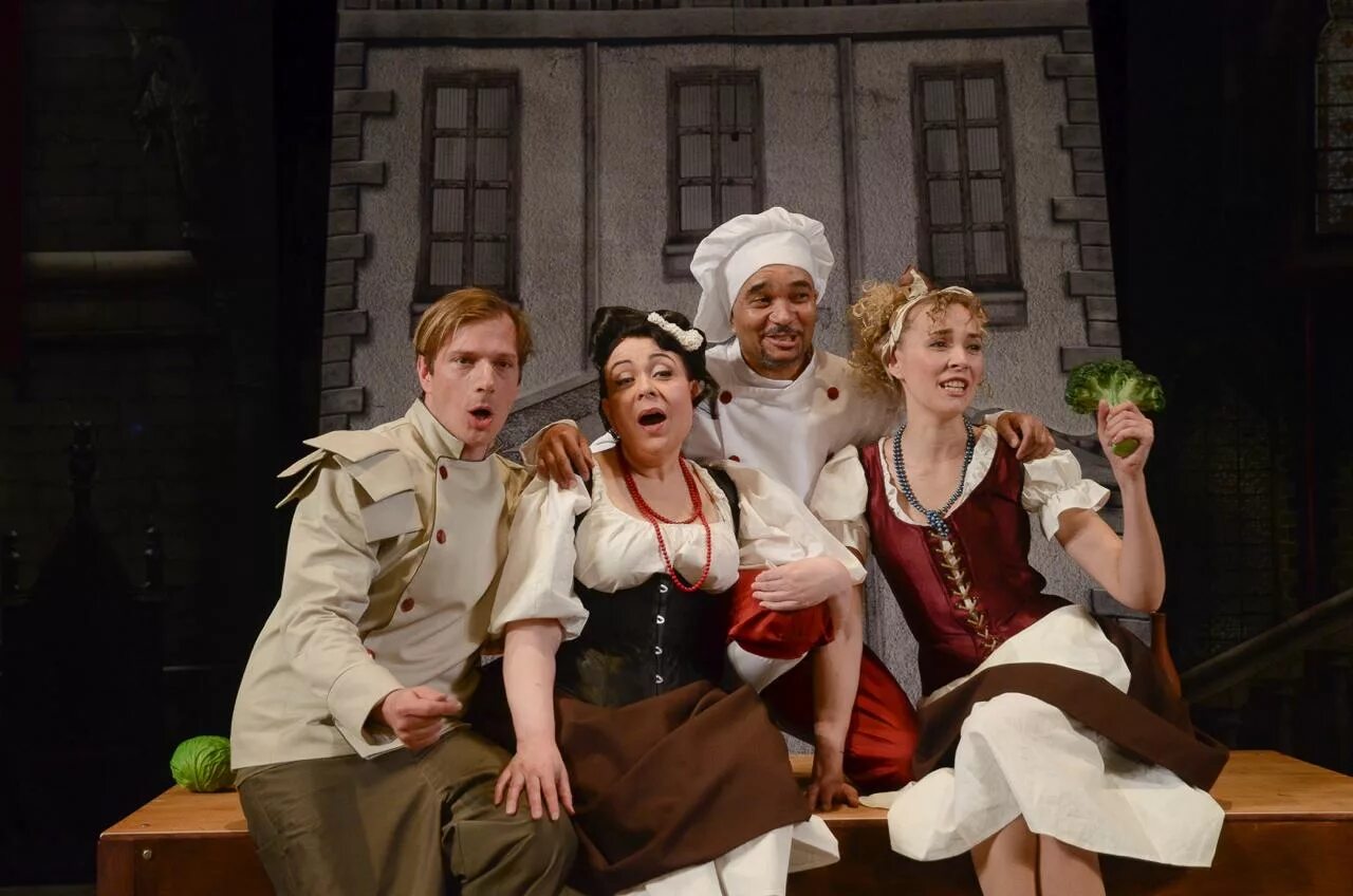 Король бу. Тайны королевской кухни спектакль актеры. Королевская кухня спектакль. Тайна королевской. Тайна королевской.