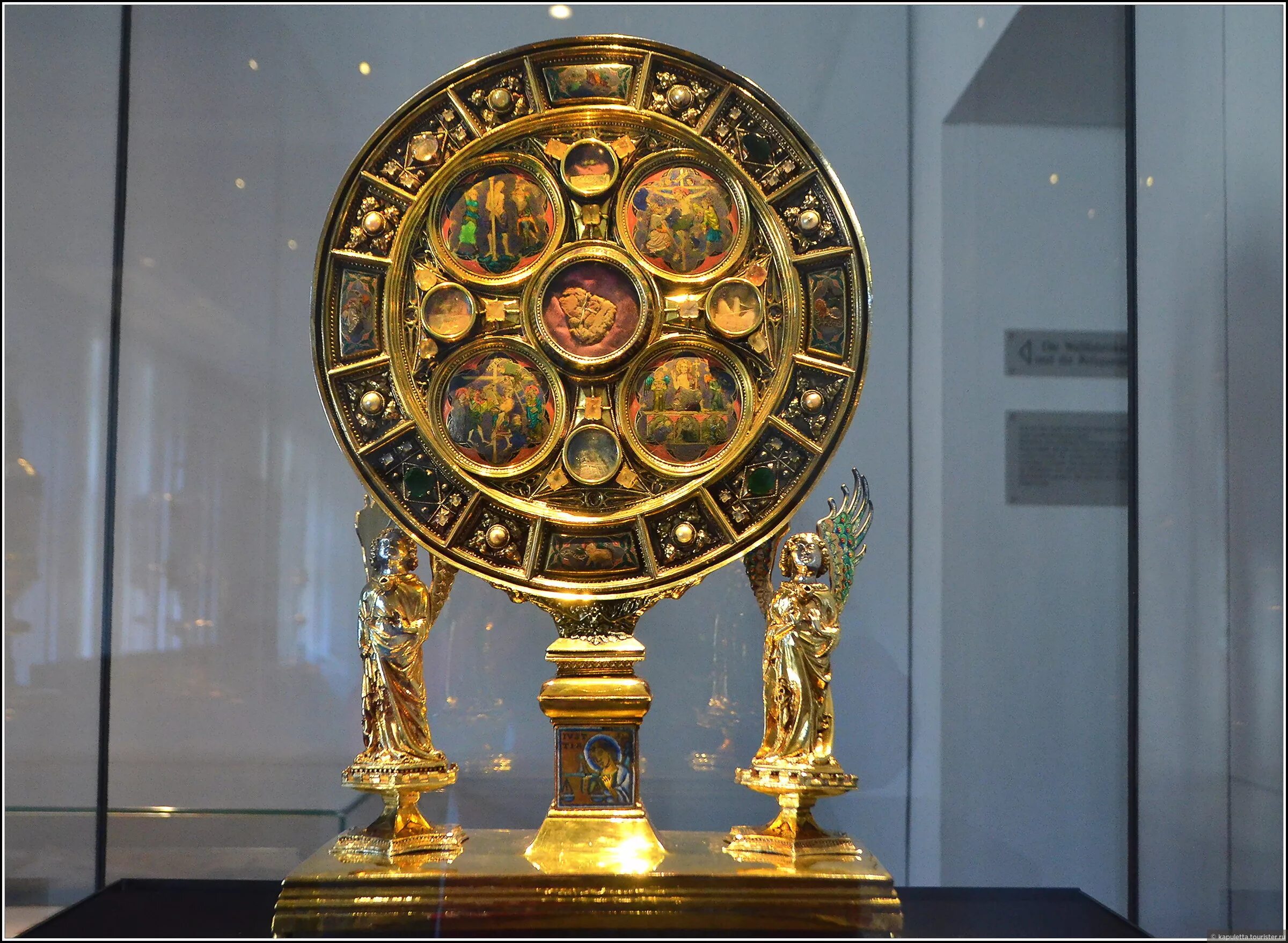 четыре реликвии