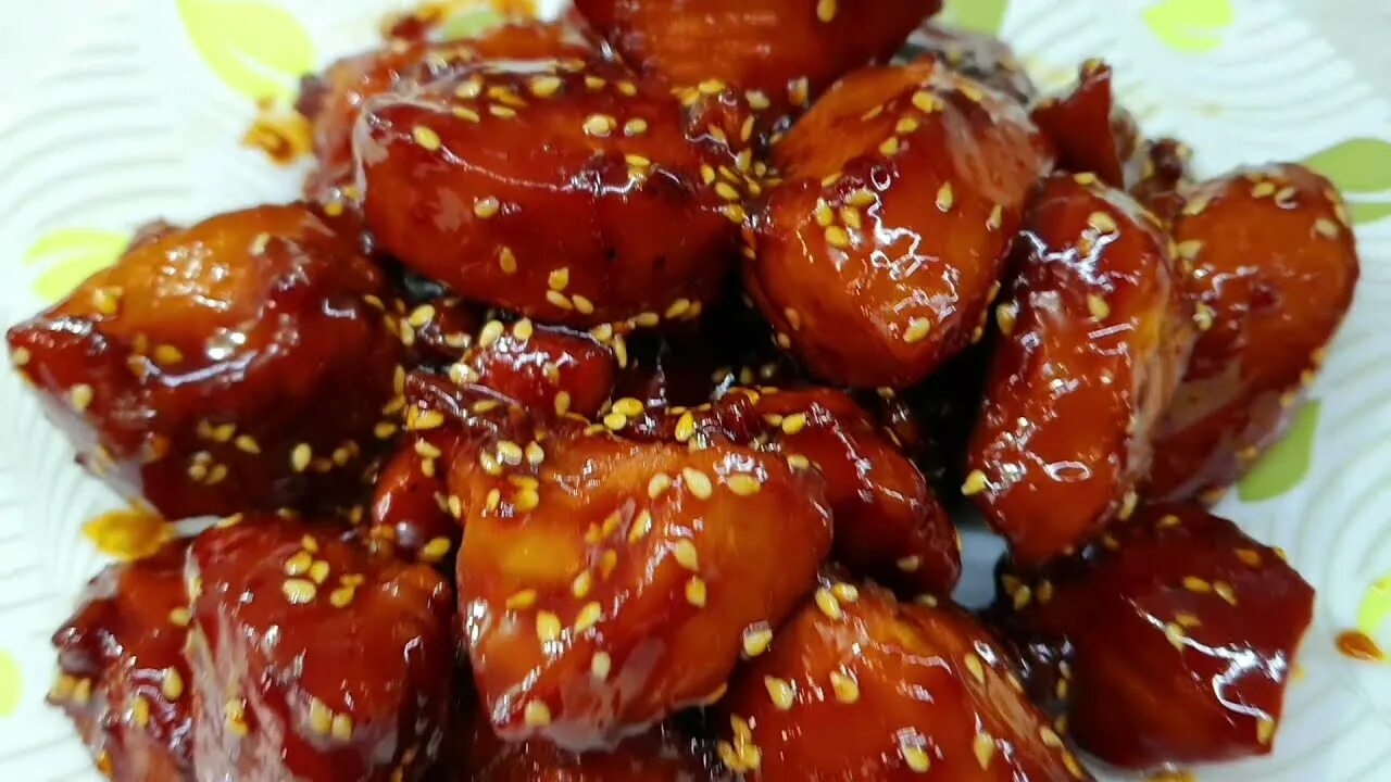 Курица маринованная в меде и соевом. Курица в соево медовом соусе с кунжутом. курица в соевом соусе с медом. грудка в соевом соусе и меде. филе курицы соевом соусе с медом и чесноком.