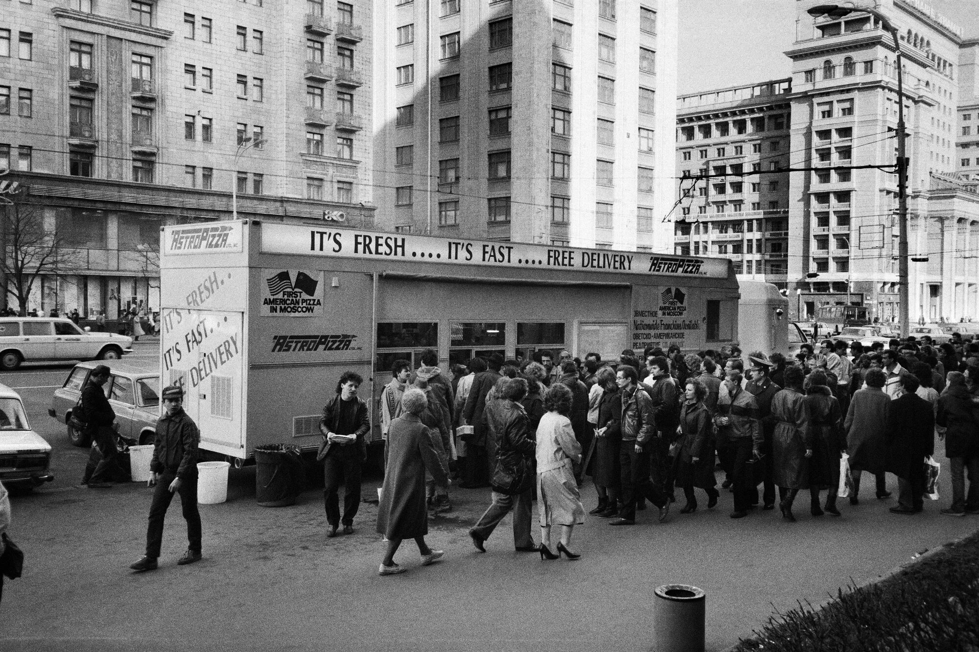 Начинается в 1988 году. Москва 1988. 1988 год ссср перестройка. москва 1988 год. ссср москва перестройка кооперативы.