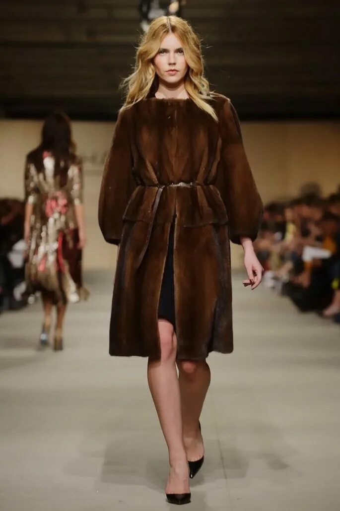 Real fur mink норка. Фасоны шуб. Норковые шубы 2022-2023. Шуба норковая мода 2022-2023. Модные шубы.
