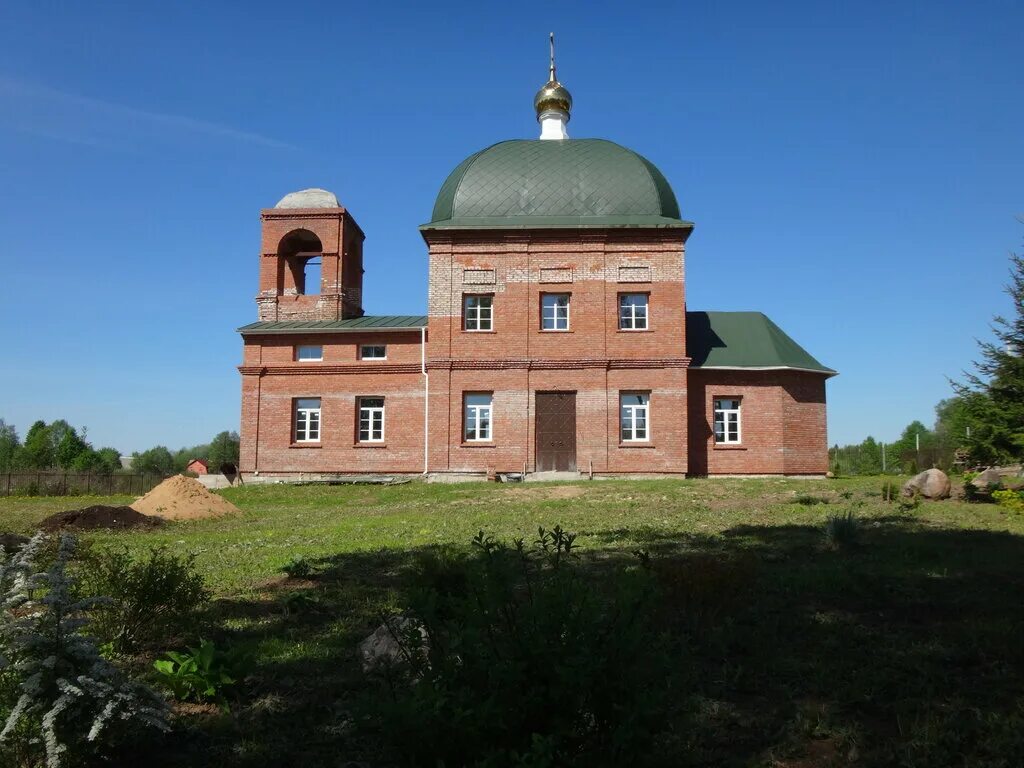 Рыбалка в шапкино наро фоминский. Храм в селе Шапкино Наро-Фоминский район. Деревня Шапкино Церковь. Храм в деревне Шапкино.