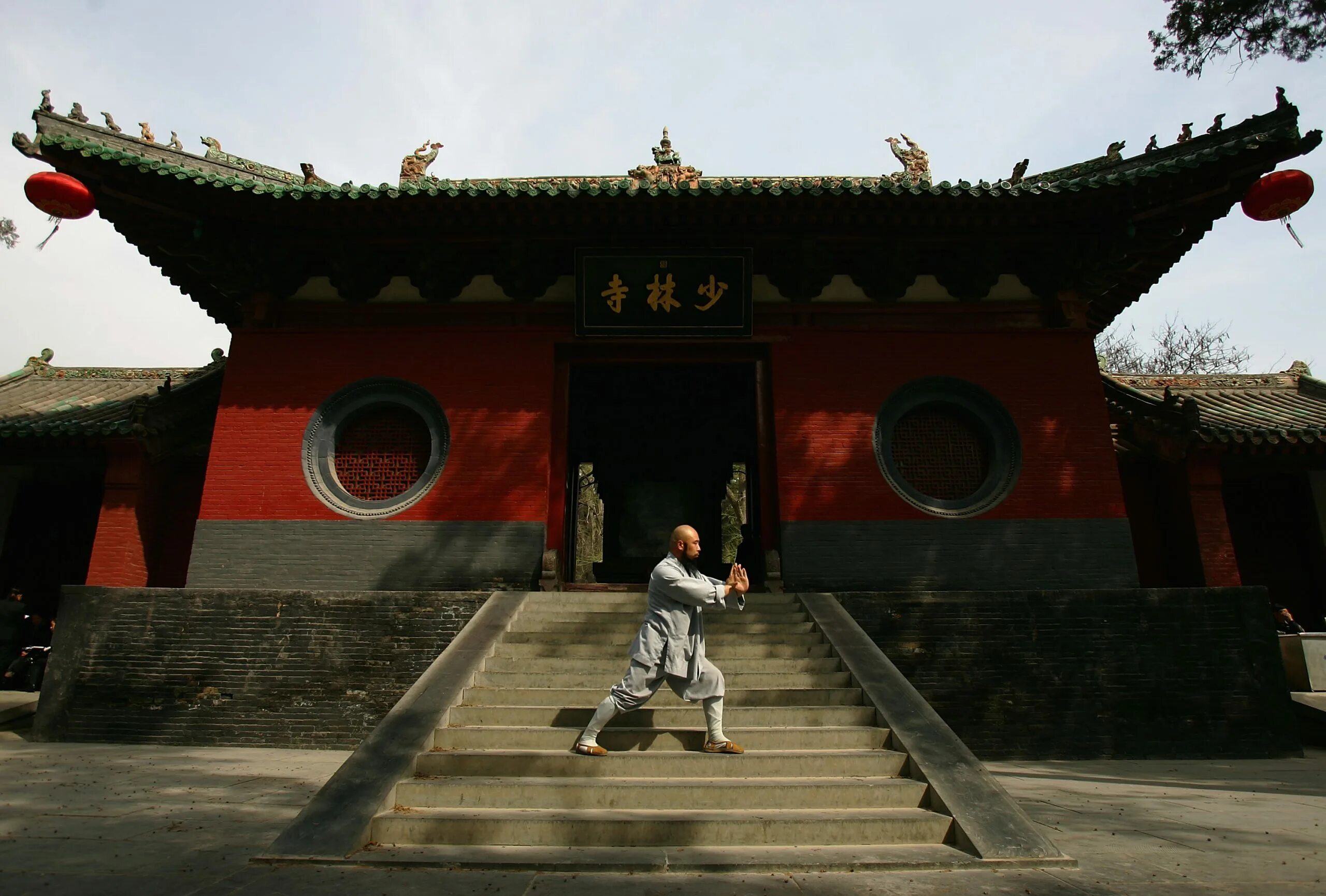 Shaolin temple. Монастырь Шаолинь Хэнань. Монастырь Шаолинь Китай. Храм монахов Шаолинь. Шаолинь (провинция Хэнань).