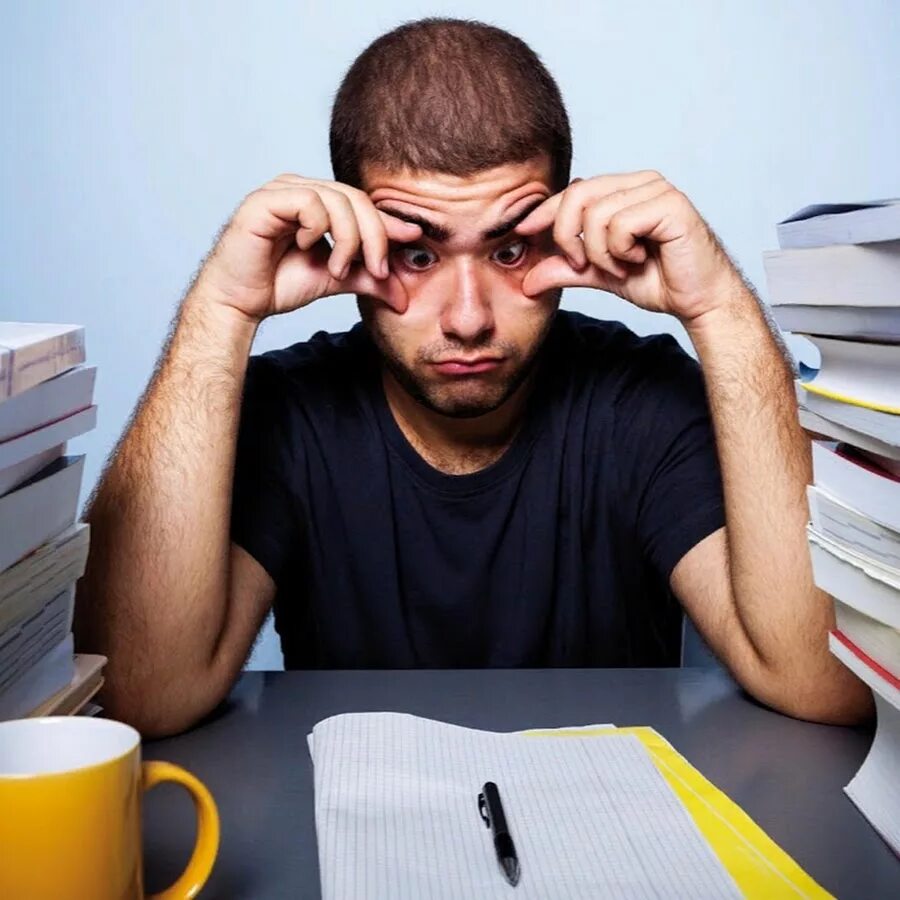 Грустный школьник. Books are boring vectors photo. Скучное лицо. Bored book. Ребенок над книгой.