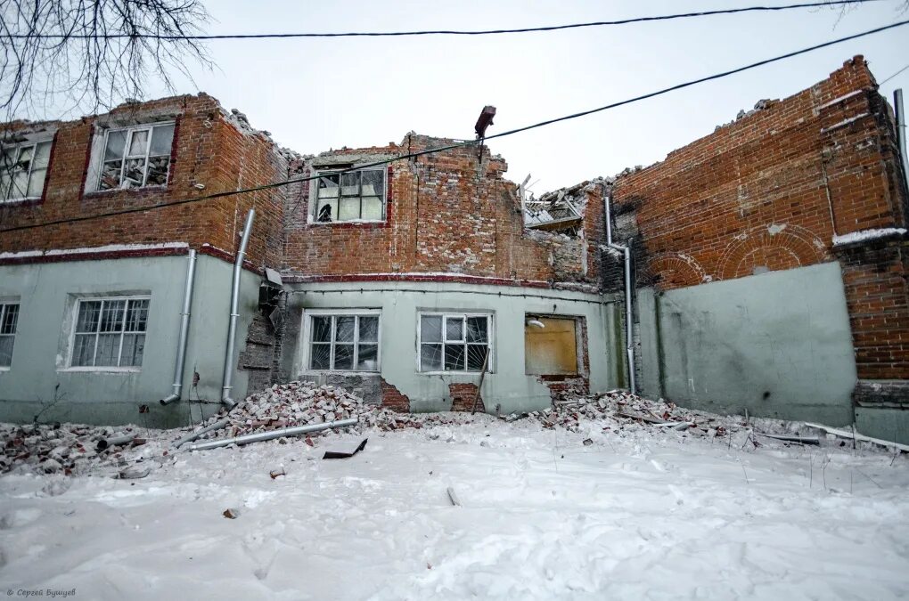 Здание разбор 1. Снесли здание судоремонтного завода омск. здание судоремонтного завода. твикку г тюмень здание. судоремонтный завод тюмень снос.