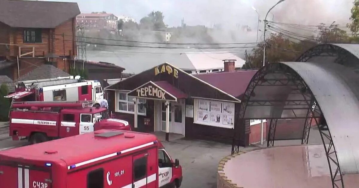 Пожар пламя. Сгорел дом в краснодаре. Пожар в краснодаре вчера. Пожар дома. Пожары в краснодаре 2022.