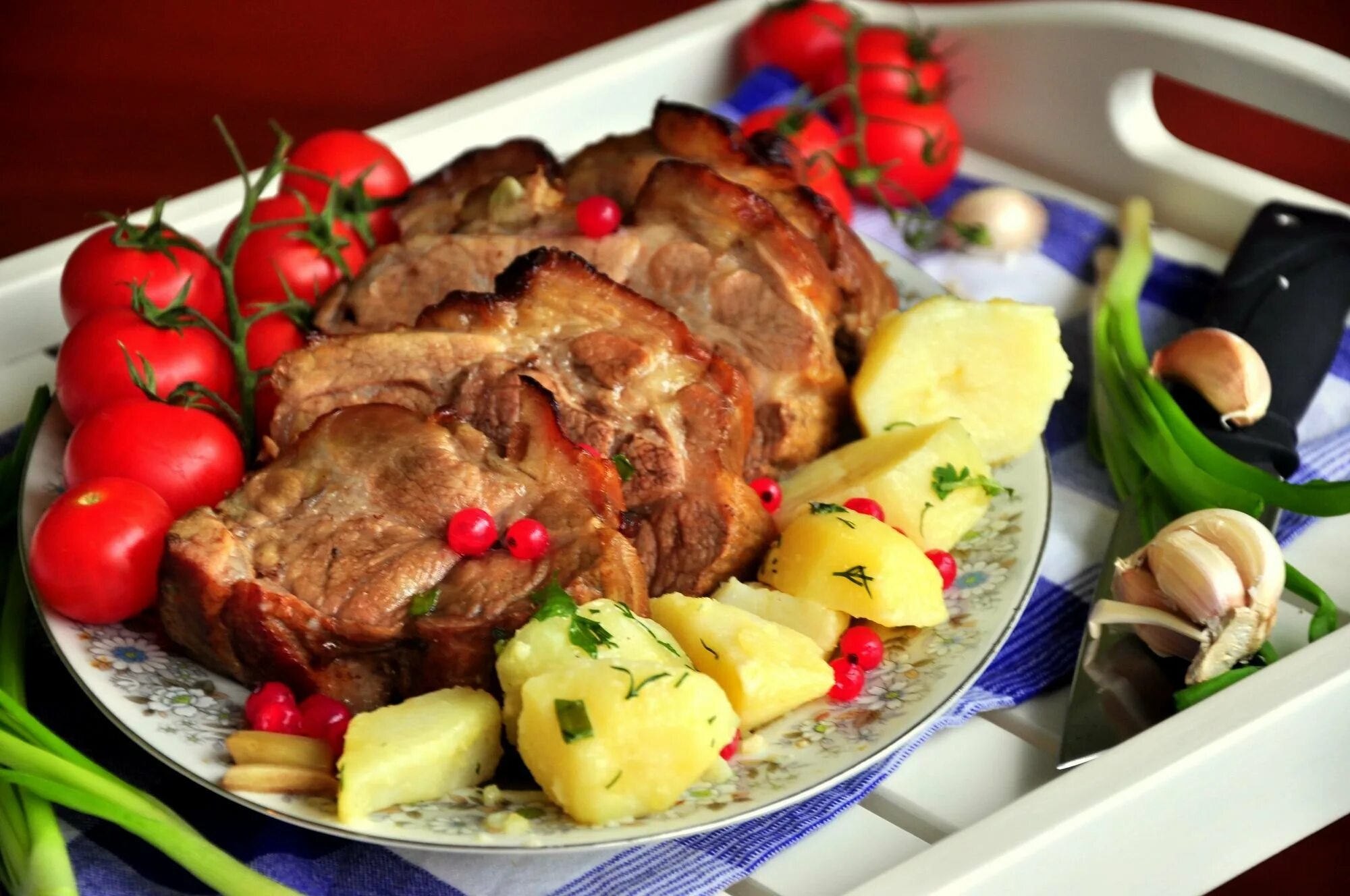 Говядина с овощами в духовке рецепт. Блюда из мяса. Горячие блюда. Гарячий блюды. Шикарное мясное блюдо.